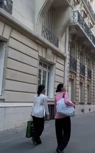 Vietnamese Traditional Ao Ba Ba Takes Over the Streets of Paris and Sydney - image 6