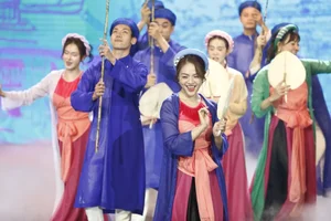 Hong Diem and VFC Actresses Shine in Traditional Thi Mau Style - image 9