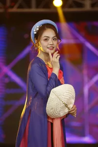 Hong Diem and VFC Actresses Shine in Traditional Thi Mau Style - image 8