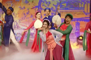Hong Diem and VFC Actresses Shine in Traditional Thi Mau Style - image 4