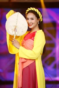 Hong Diem and VFC Actresses Shine in Traditional Thi Mau Style - image 10