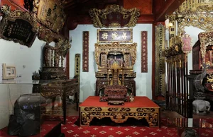 Ancient Treasures: The Artifacts of the 'Hoang de chi bao' Imperial Seal Owner - image 0