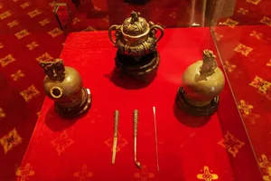 Ancient Treasures: The Artifacts of the 'Hoang de chi bao' Imperial Seal Owner - image 12