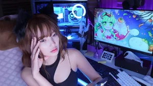 Stunning Japanese Cosplayer Brings One Piece’s Nami to Life with Flawless Detail - image 2