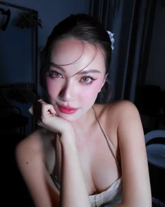 Redefining Beauty: Stunning 4K Aesthetic Portrait Gallery for 2026 - image 11