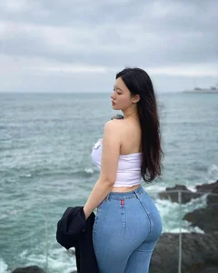 Why This Korean Pilates Instructor is Going Viral Across Social Media Platforms - image 8