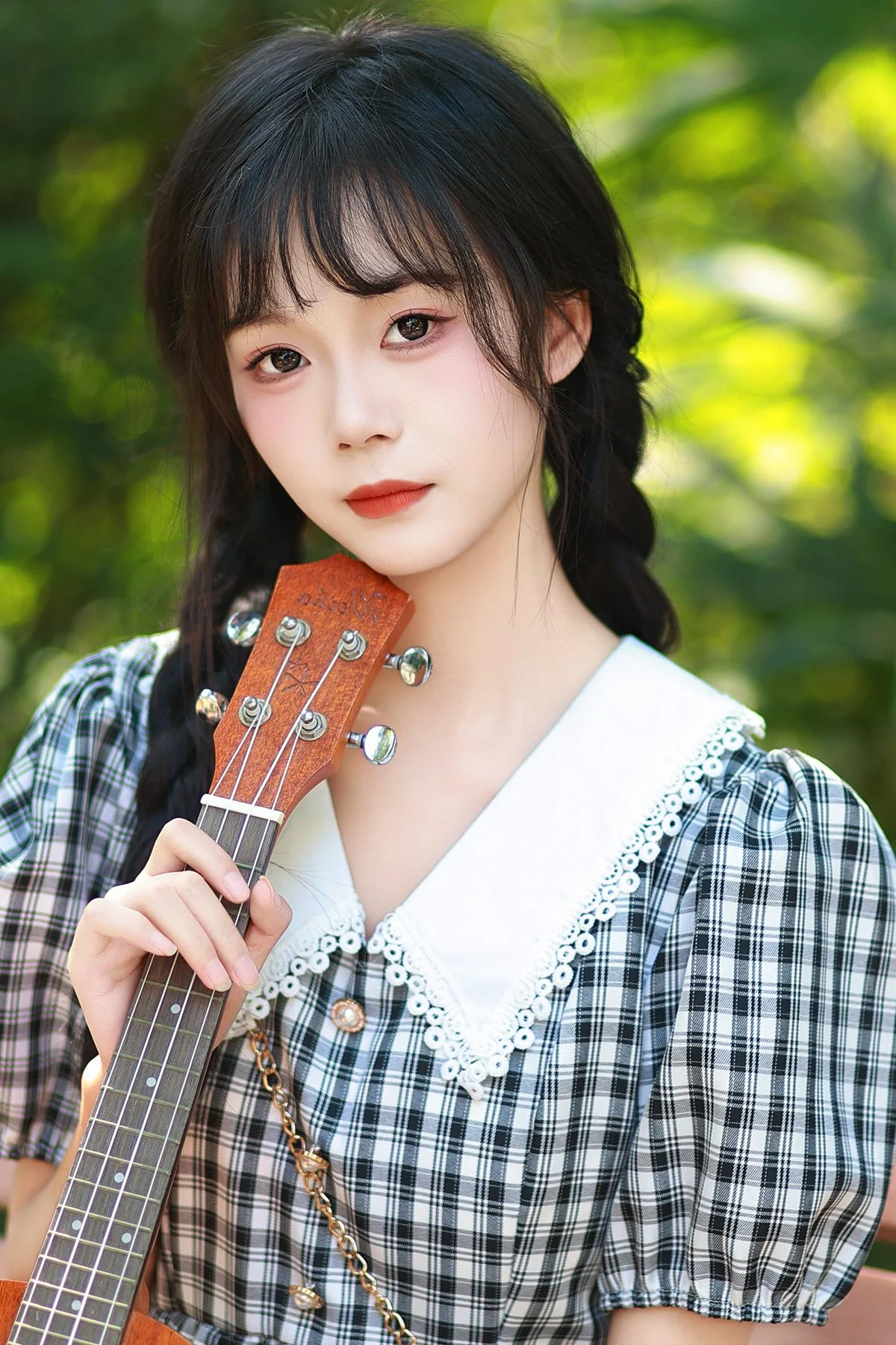 Sophisticated Visuals: YiTuYu Art Language Vol.5880 Featuring Guan Ning