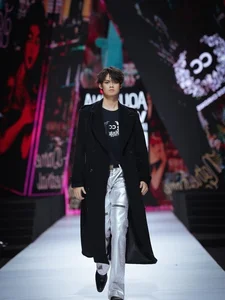 The Rising Star: Hien Mai's Son Steals the Spotlight as a Handsome Young Man - image 1