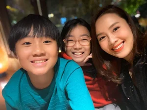 Actress Hong Diem: Balances Fragile On-Screen Roles with Gentle Parenting - image 6