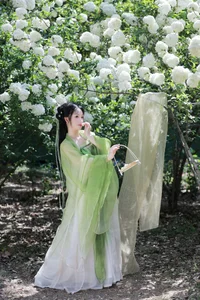 Ethereal Garden Muse: Xiao Bing Gan in YiTuYu Vol.8856 - image 2