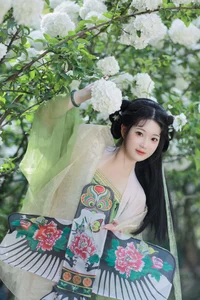 Ethereal Garden Muse: Xiao Bing Gan in YiTuYu Vol.8856 - image 9