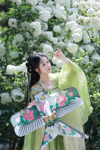 Ethereal Garden Muse: Xiao Bing Gan in YiTuYu Vol.8856 - image 1