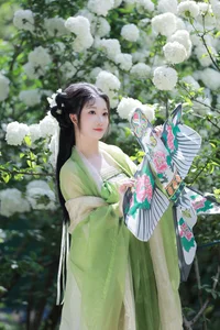Ethereal Garden Muse: Xiao Bing Gan in YiTuYu Vol.8856 - image 20