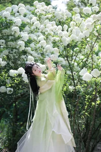 Ethereal Garden Muse: Xiao Bing Gan in YiTuYu Vol.8856 - image 13