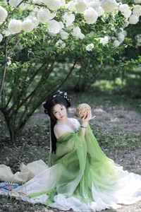 Ethereal Garden Muse: Xiao Bing Gan in YiTuYu Vol.8856 - image 7