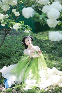Ethereal Garden Muse: Xiao Bing Gan in YiTuYu Vol.8856 - image 14