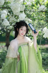 Ethereal Garden Muse: Xiao Bing Gan in YiTuYu Vol.8856 - image 19