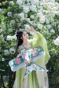 Ethereal Garden Muse: Xiao Bing Gan in YiTuYu Vol.8856 - image 23