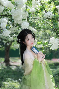 Ethereal Garden Muse: Xiao Bing Gan in YiTuYu Vol.8856 - image 10