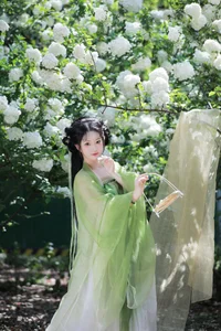Ethereal Garden Muse: Xiao Bing Gan in YiTuYu Vol.8856 - image 6