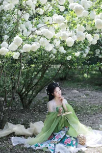 Ethereal Garden Muse: Xiao Bing Gan in YiTuYu Vol.8856 - image 12