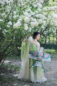 Ethereal Garden Muse: Xiao Bing Gan in YiTuYu Vol.8856 - image 21