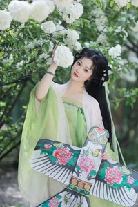 Ethereal Garden Muse: Xiao Bing Gan in YiTuYu Vol.8856 - image 17