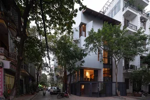 Innovative Hanoi House with Unique Tiled Roof Architecture Featured in US Media - image 7