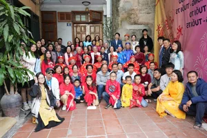 Celebrating Lunar New Year with a Massive 300-Member Family in Hanoi - image 5