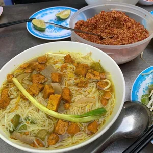 Discover Bún Xiêm Lo: The Unique Mekong Delta Noodle Soup Captivating Food Lovers - image 9
