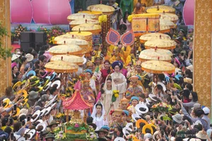 Thousands Gather for the Avalokitesvara Festival in Da Nang: A Spectacular Celebration of Buddhist Culture and Tradition - image 1