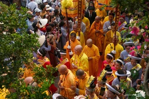 Thousands Gather for the Avalokitesvara Festival in Da Nang: A Spectacular Celebration of Buddhist Culture and Tradition - image 4