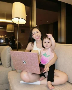 Wealthy Mother Disciplines Her Adorable Daughter in Heartwarming Viral Post - image 1