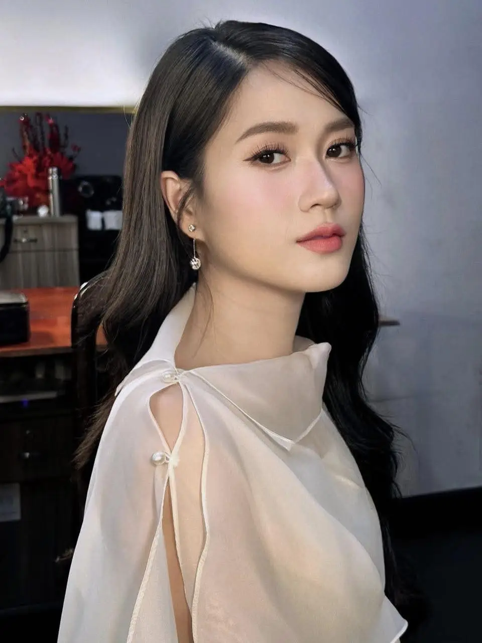 Lâm Vỹ Dạ's Stunning Transformation: Upgraded Beauty and Radiant Aura After 14kg Weight Loss!