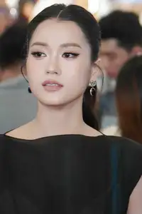 Lâm Vỹ Dạ's Stunning Transformation: Upgraded Beauty and Radiant Aura After 14kg Weight Loss! - image 10