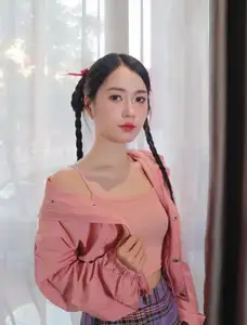 Lâm Vỹ Dạ's Stunning Transformation: Upgraded Beauty and Radiant Aura After 14kg Weight Loss! - image 4