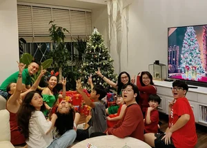 Vietnamese Celebrities Share Glimpses of Glamorous and Heartwarming Christmas 2023 Celebrations - image 9