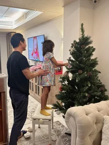Vietnamese Celebrities Share Glimpses of Glamorous and Heartwarming Christmas 2023 Celebrations - image 14