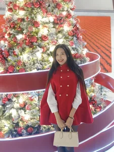 Vietnamese Celebrities Share Glimpses of Glamorous and Heartwarming Christmas 2023 Celebrations - image 7