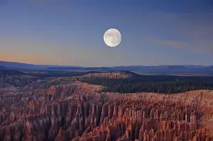 Discover Bryce Canyon National Park: Unique Hoodoo Rock Formations, Utah's Majestic Landscape - image 1