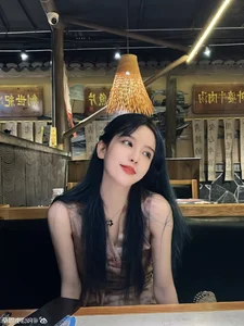 Chinese League of Legends Streamer Goes Viral After Stunning New Look Transformation - image 6