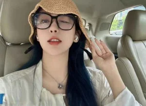 Chinese League of Legends Streamer Goes Viral After Stunning New Look Transformation - image 2