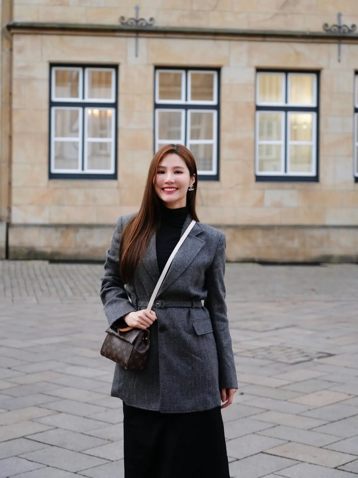 Diem My 9X at 35: Radiant One-Child Mother's Beauty, Elegant Style Captivates All Eyes