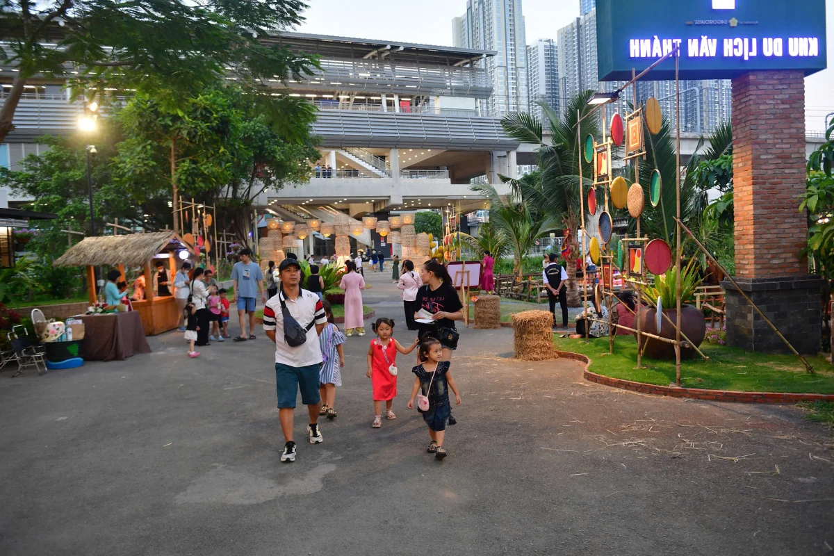 Exploring a Massive Food Festival Featuring Over 600 Authentic Local Specialties