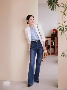 Chic Fashion for Women Over 40: Three Essential Pant Styles for a Standout Look - image 0