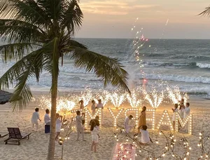 Vietnamese Celebrities Who Had Unforgettable and Romantic Valentine's Day Marriage Proposals - image 4