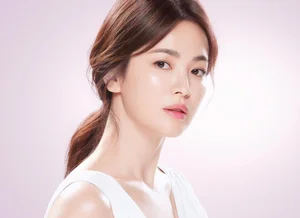 Song Hye Kyo Captivates Paris at Chaumet High Jewelry Event with Elegant Style - image 2
