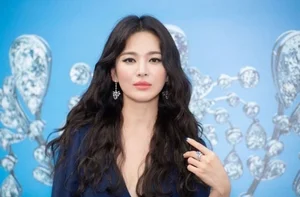 Song Hye Kyo Captivates Paris at Chaumet High Jewelry Event with Elegant Style - image 0