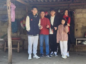 The Private Life of 'Dai Gia Chan Dat' Director and His Family - image 4