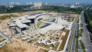 Vietnam Military History Museum Draws Massive Crowds During Grand Opening in Hanoi - image 7